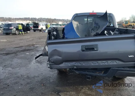 2018 Toyota Tacoma Trd Sport z USA, uszkodzony, nr VIN 5TFSZ5AN4JX149896